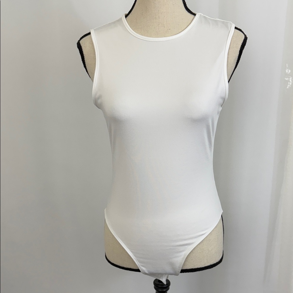 Women’s New SHEIN White Sleeveless Bodysuit Size L (8/10)